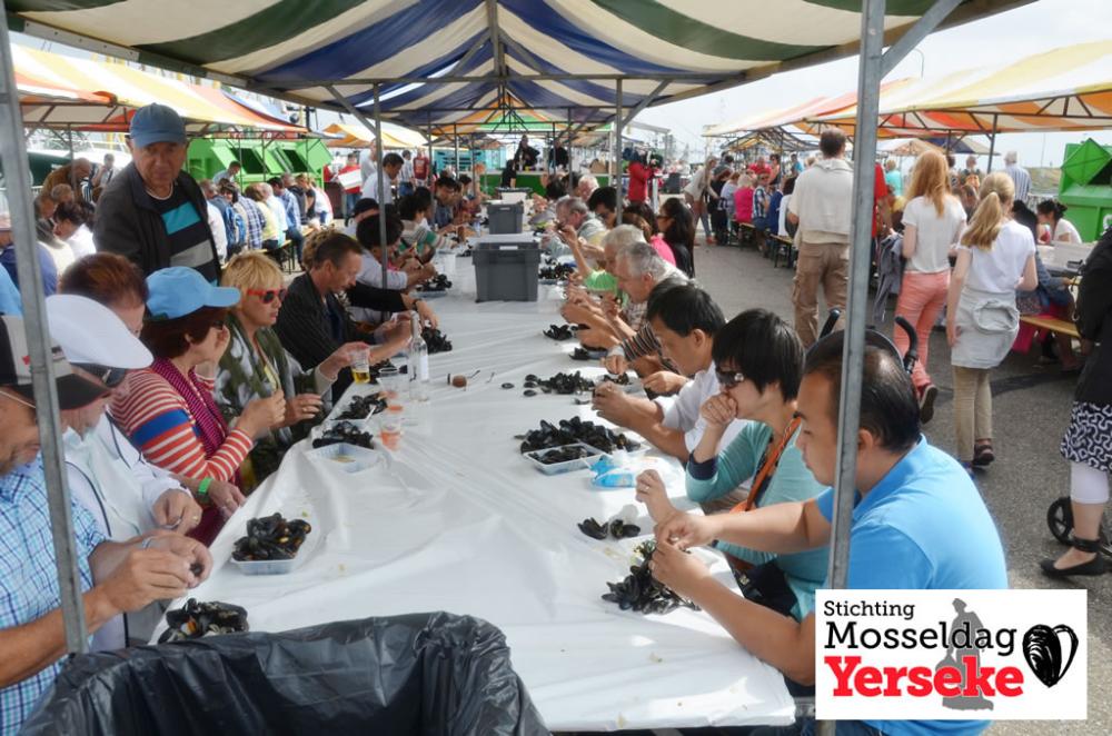 ©SPY MdG SMY2013 mosselplein 06 eten